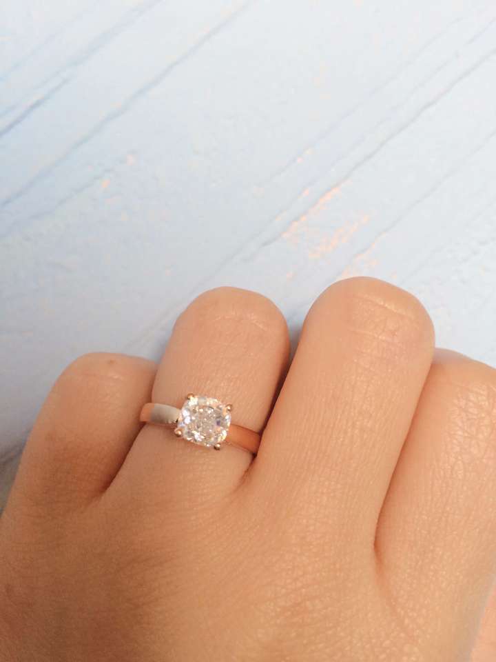 有谁求婚或结婚时买的1克拉钻戒呢?