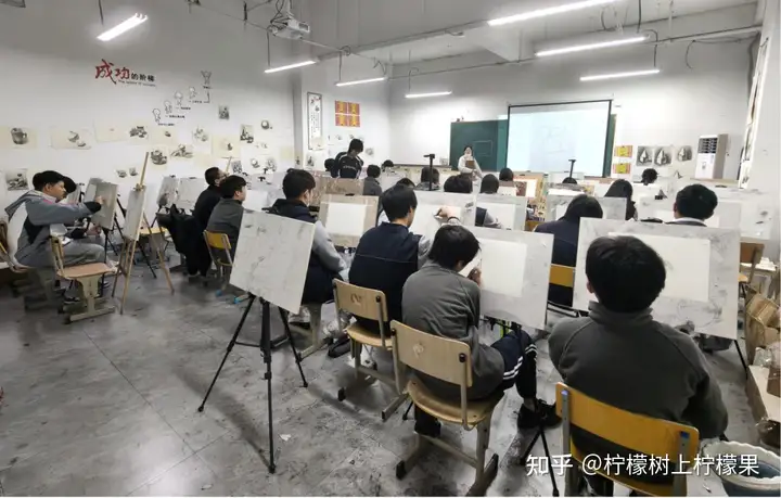 【活力校园】向阳而生行且远 肩负轻风共凌云 | 建筑装饰技术/幼儿保育2502班级风采展！(图2)