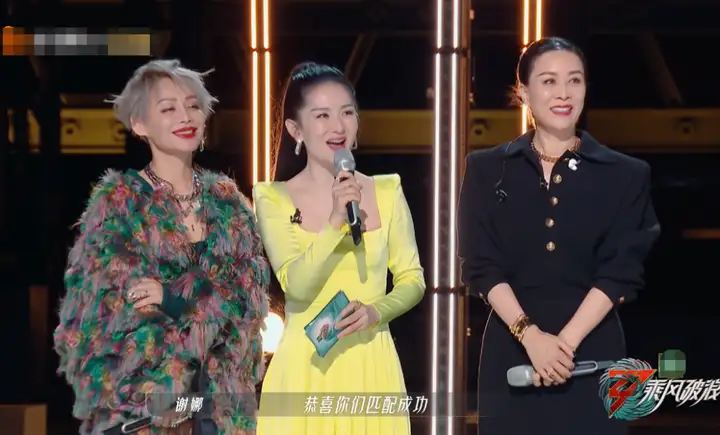 《乘风破浪》第三季开播：谢娜主持终于拿手卡了，有被王心凌甜到(2021乘风破浪第三季播出时间)