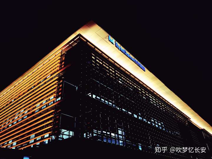 新修好的方恒时尚中心的工区,我正好赶上搬入新工区~ 公司新工区入驻