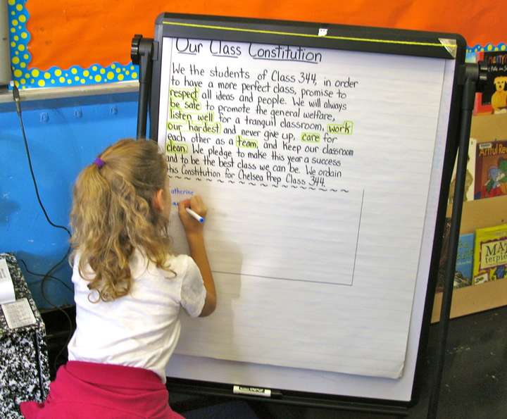 越南人写越南语时a是按照书面打印形式来写还是按照英语的手写形式α