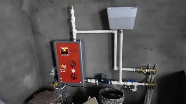 热水器旁边装个配件，一开就有热水，洗澡刷碗更方便，真实用丨热水器旁边可以晾衣服吗