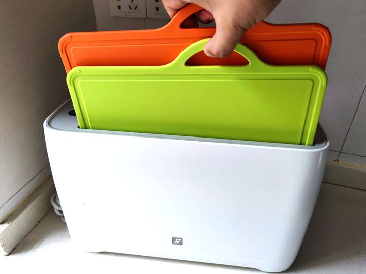 雷军推荐的厨房好物:FIVE智能刀筷砧板杀菌架,你会不会喜欢?