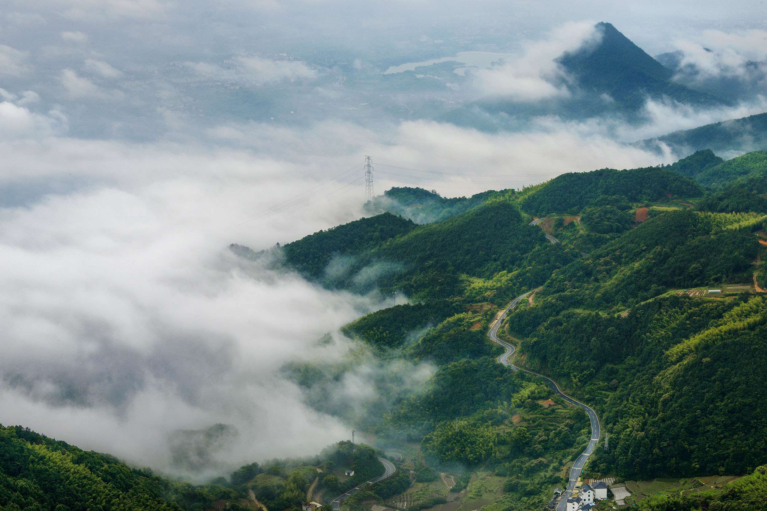 爱读书的天笑 的想法: 云雾缭绕的金华尖峰山 | 浙江金华的北山