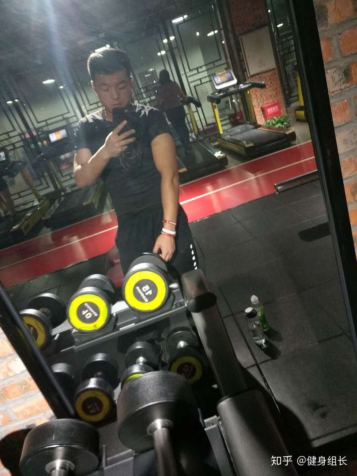 健身半年多臂围31正常吗