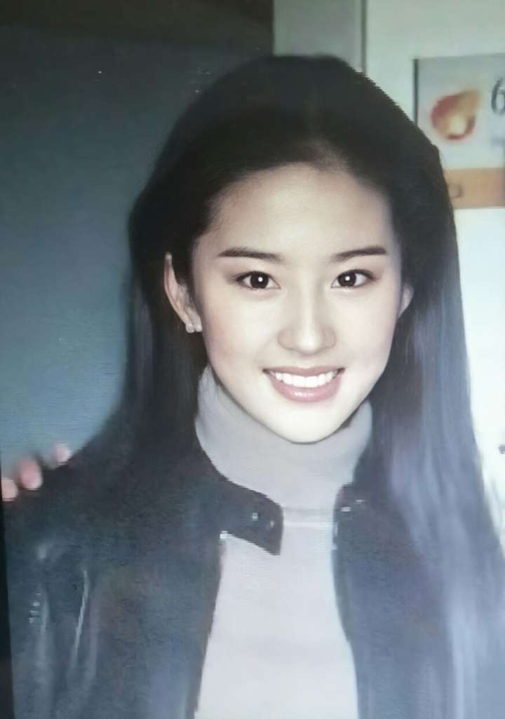 刘亦菲正脸好看还是侧脸好看?