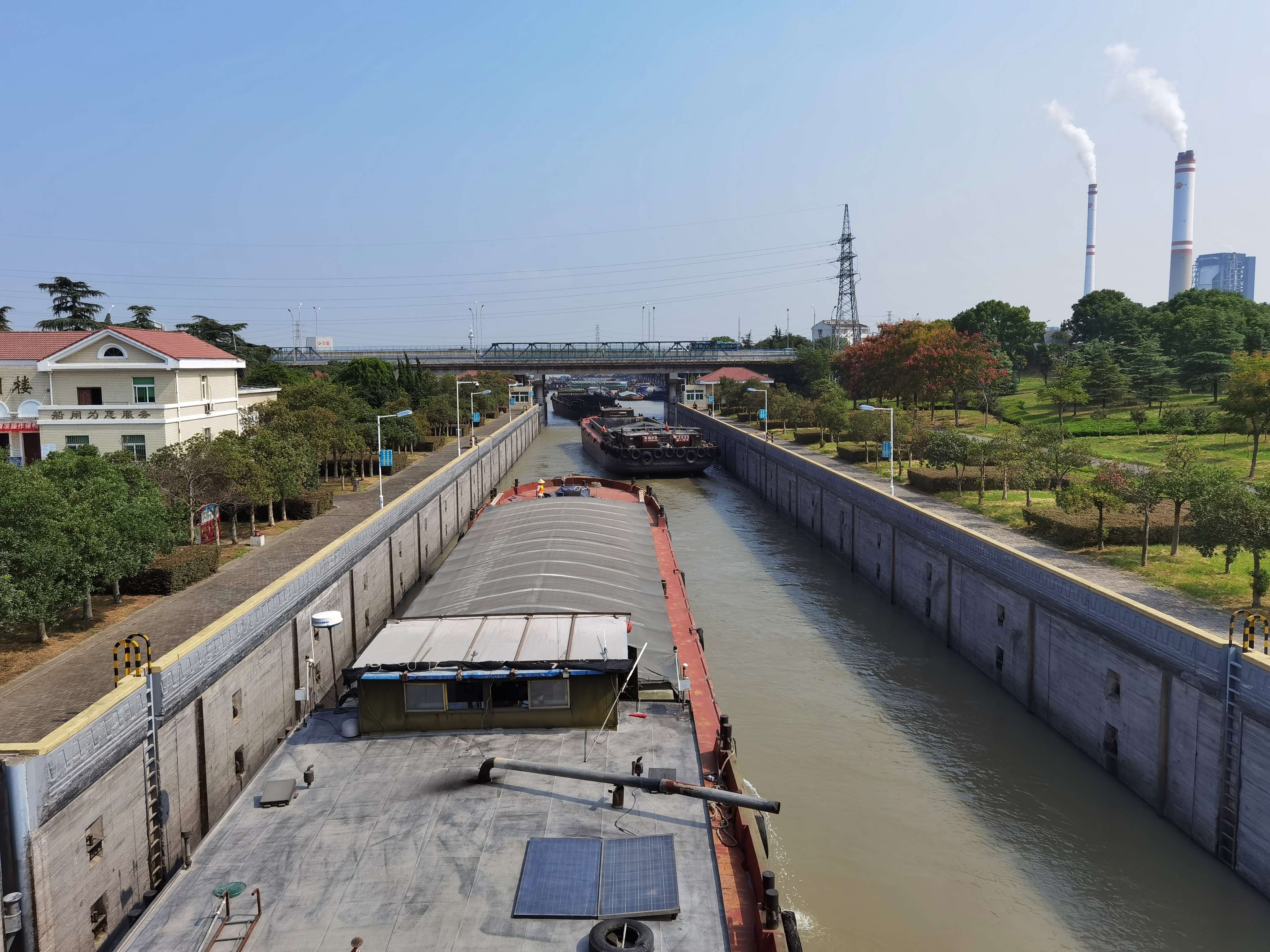 有苏南运河第一标之称的镇江谏壁船闸入选江苏省最美运河地标谏壁船闸