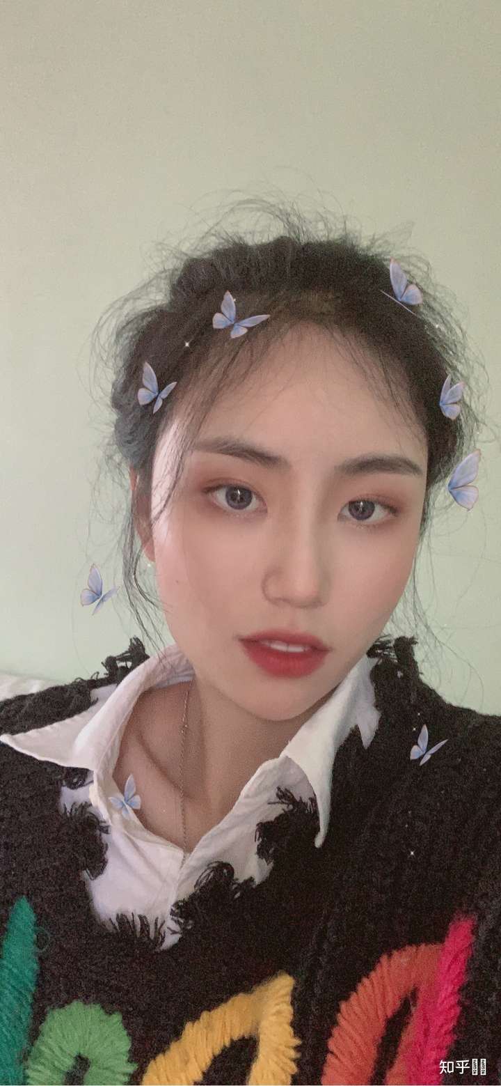 女孩子原相机里的自己和美颜相机里的自己差别能有多大?