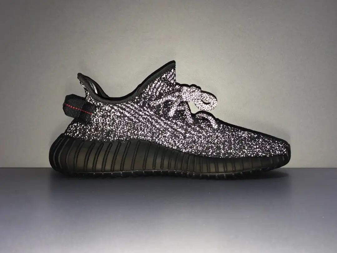 分享黑色满天星YEEZY BOOST 350 V2 Black Reflective FU9007 - 知乎