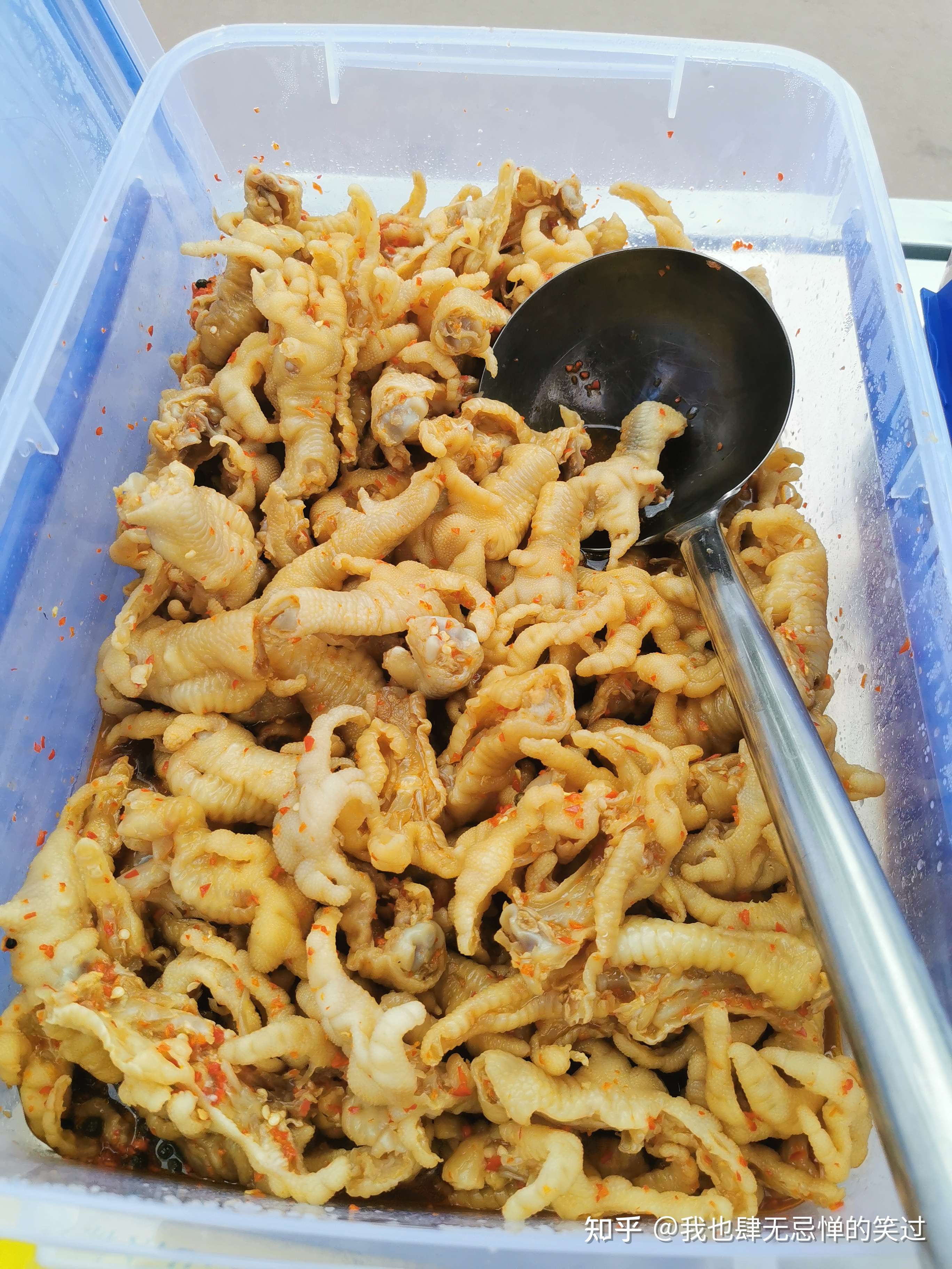 我也肆无忌惮的笑过 的想法: #摆摊创业# #无骨鸡爪# 摆摊没想的那么