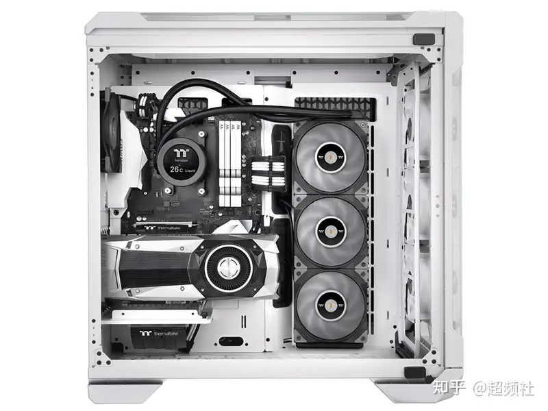 Thermaltake（曜越）搭载2.1英寸LCD的TOUGHLIQUID Ultra一体式水冷散热