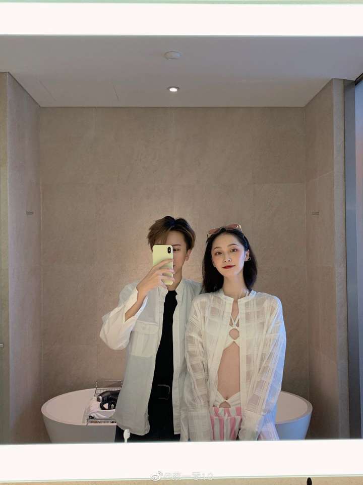 可乐&caicai(救命她俩太可爱了颜值好高啊我就是个颜狗)http://t.