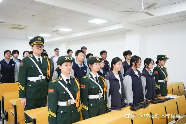 【红色校园】护旗薪火传使命 青春热血启征程 | 塘栖校区国旗护卫队交接仪式圆满落幕！(图2)