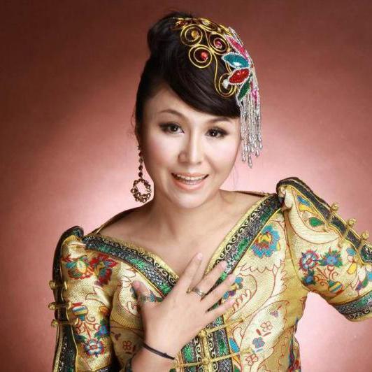 蒙古女歌手乌兰托娅图片