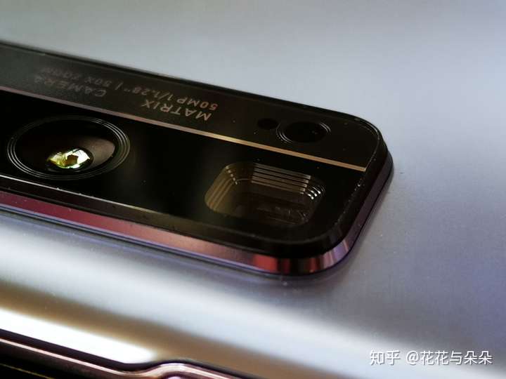 而且,由于这次主摄的大升级,目前最强传感器imx700的搭载,这使得这次