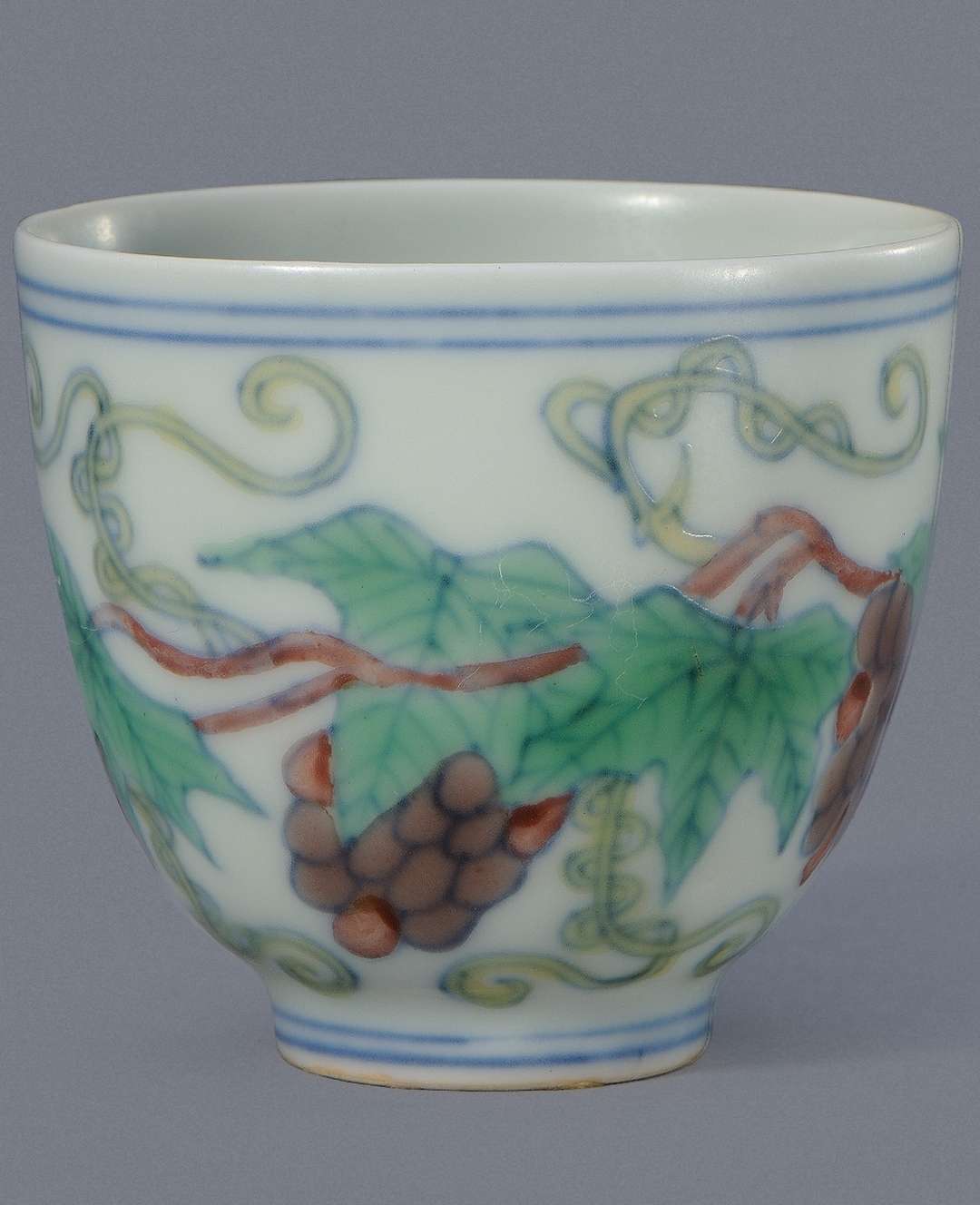 故宫博物院藏 明成化 成化款斗彩葡萄纹杯(前两幅图,其他图片来自「观