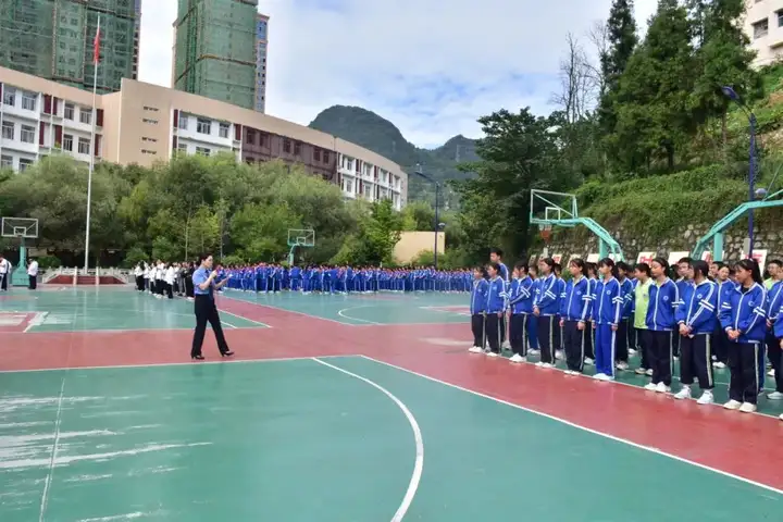 六枝特区纽绅中学图片图片