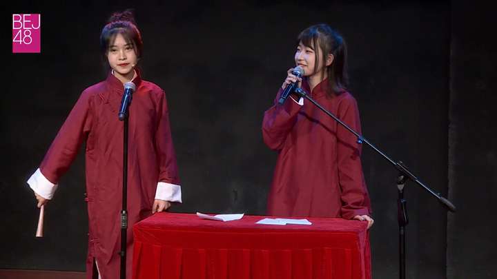 德云社相声演员上台为何穿着大褂长衫
