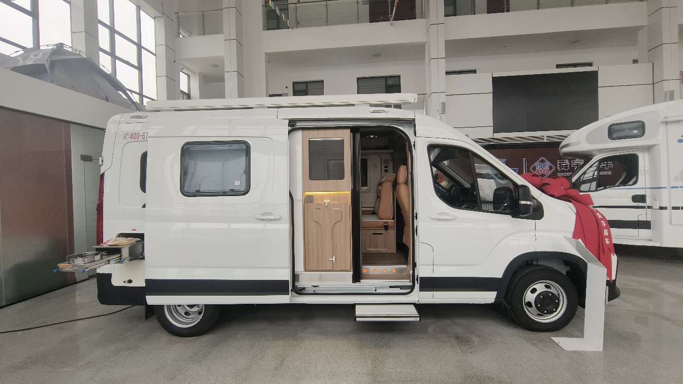 舜宇房车俱乐部 的想法: 经典商旅一体房车,适合2-3人的小型房车