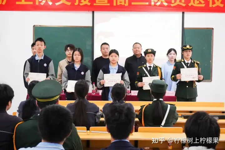 【红色校园】护旗薪火传使命 青春热血启征程 | 塘栖校区国旗护卫队交接仪式圆满落幕！(图14)