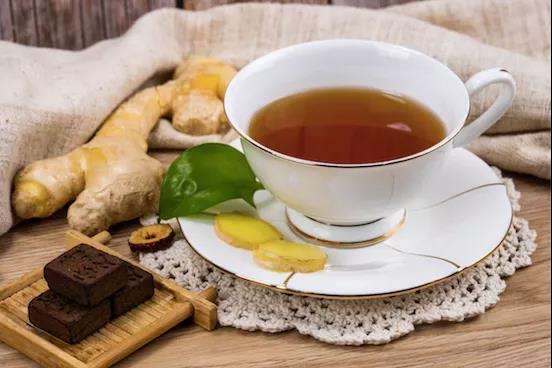 科学研究表明,人们在感冒发烧时 最好不要喝茶,但这3种茶在感冒的时候