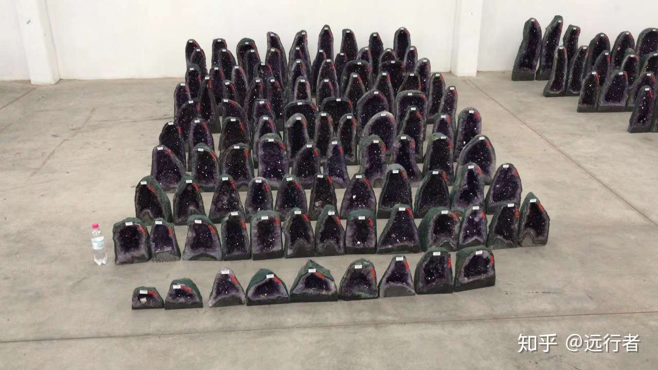 紫晶洞上面贴的红点是什么 知乎