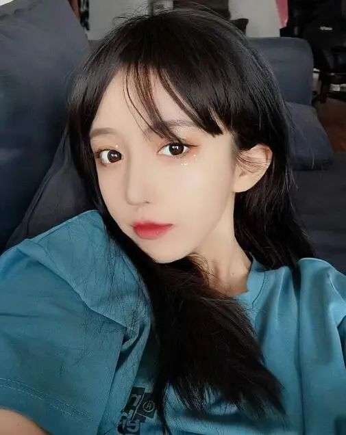 呆妹儿转型秀颜值却意外撞脸艾比这是要做男装大佬