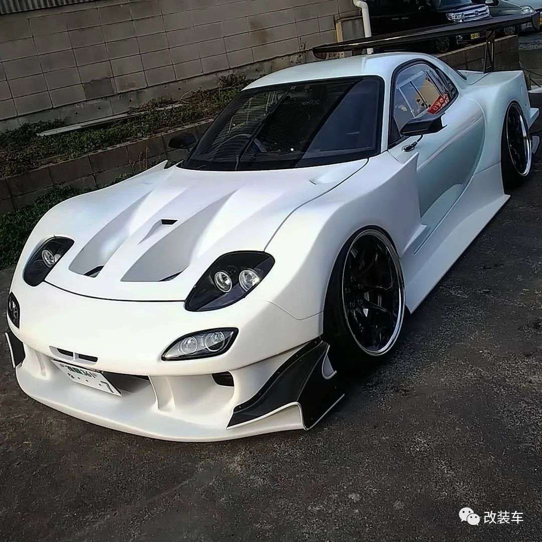 土豪金rx 7低趴竞技风格改装 趴下来犹如黄金甲上身 知乎