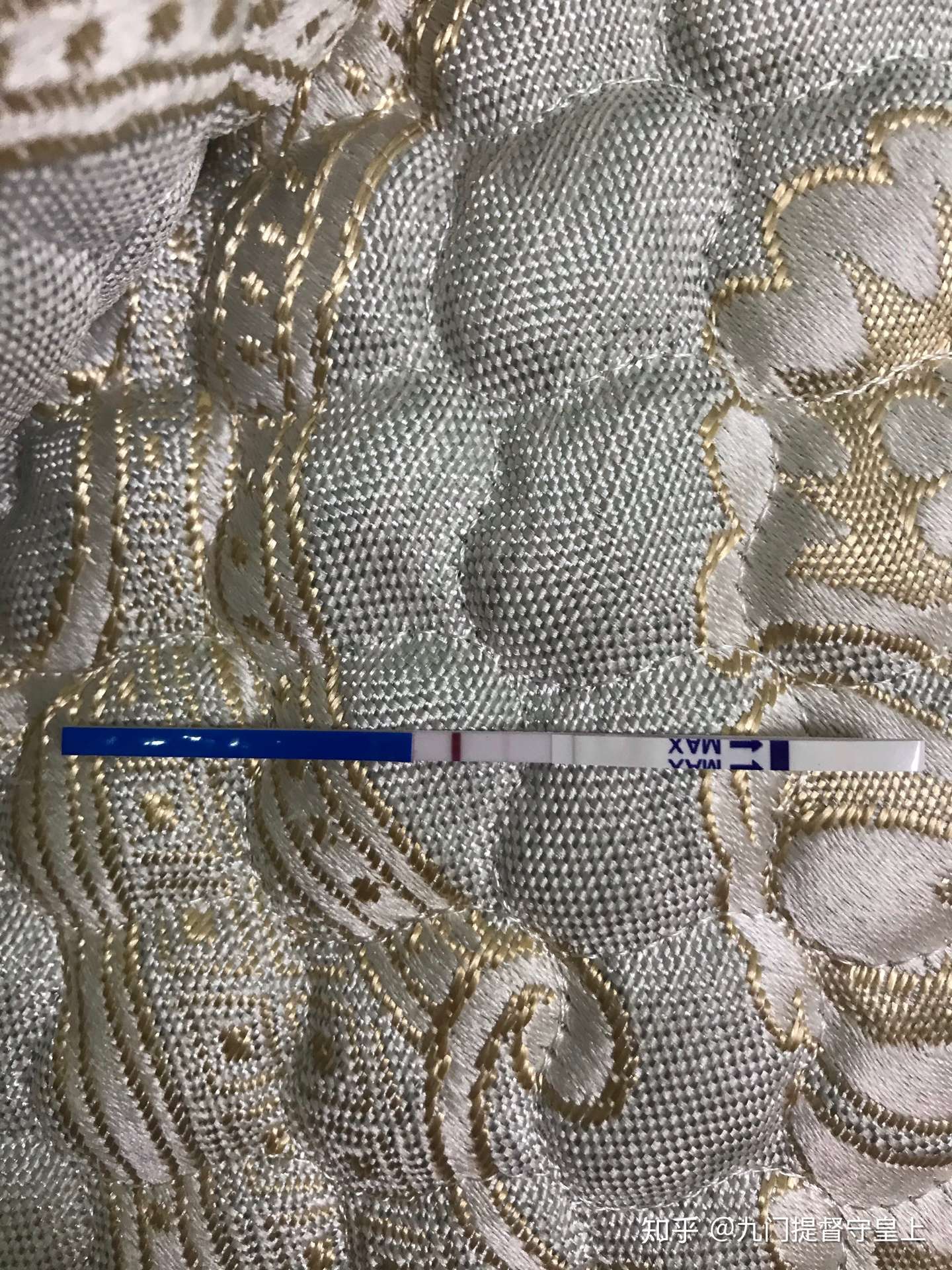 夫妻相拥而笑 愿一切安好 知乎