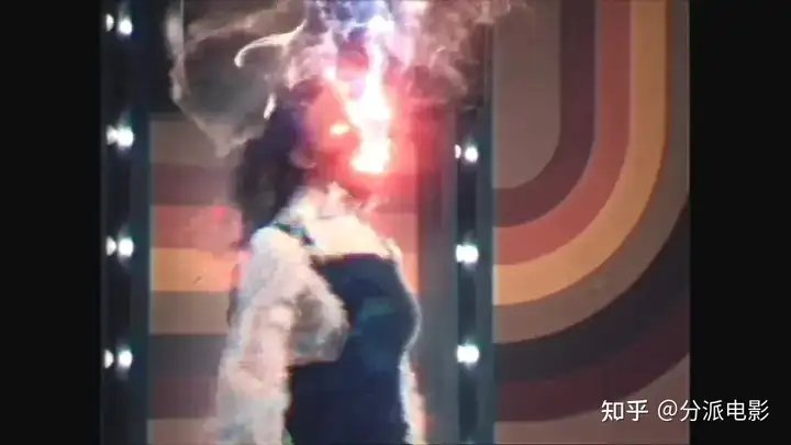 《魔鬼深夜秀》R级大尺度,强推这部高口碑恐怖片!