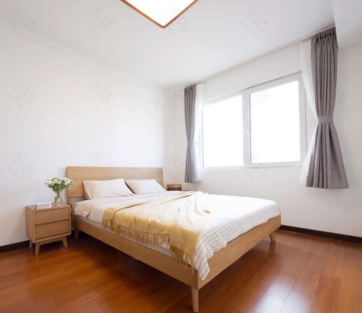 柚木和北欧风可以完美共存,建议选用实木家具,这样质感会更搭配