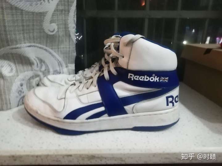 你知道多少颜值高有意义且冷门的球鞋.