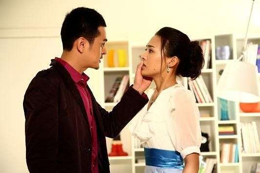 郑罗茜呐 她是夏家三千金里面让人恨不得把她千刀万剐的孙晓菁