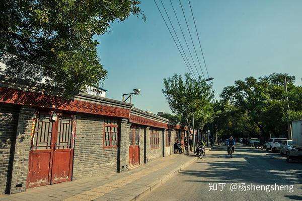 访华的那个时期,原名东江米巷,全长1552米(与东长安街平行并大致等长)