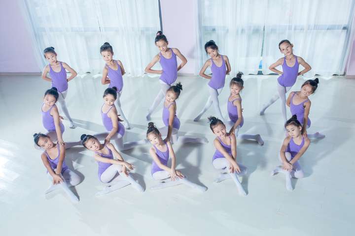 少儿形体芭蕾与芭蕾舞的区别