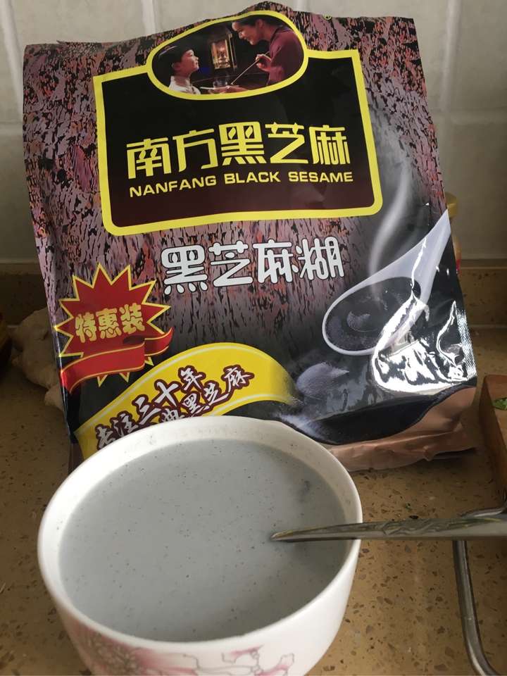 南方黑芝麻糊,用牛奶冲泡味道绝佳.好消化,又管饱.