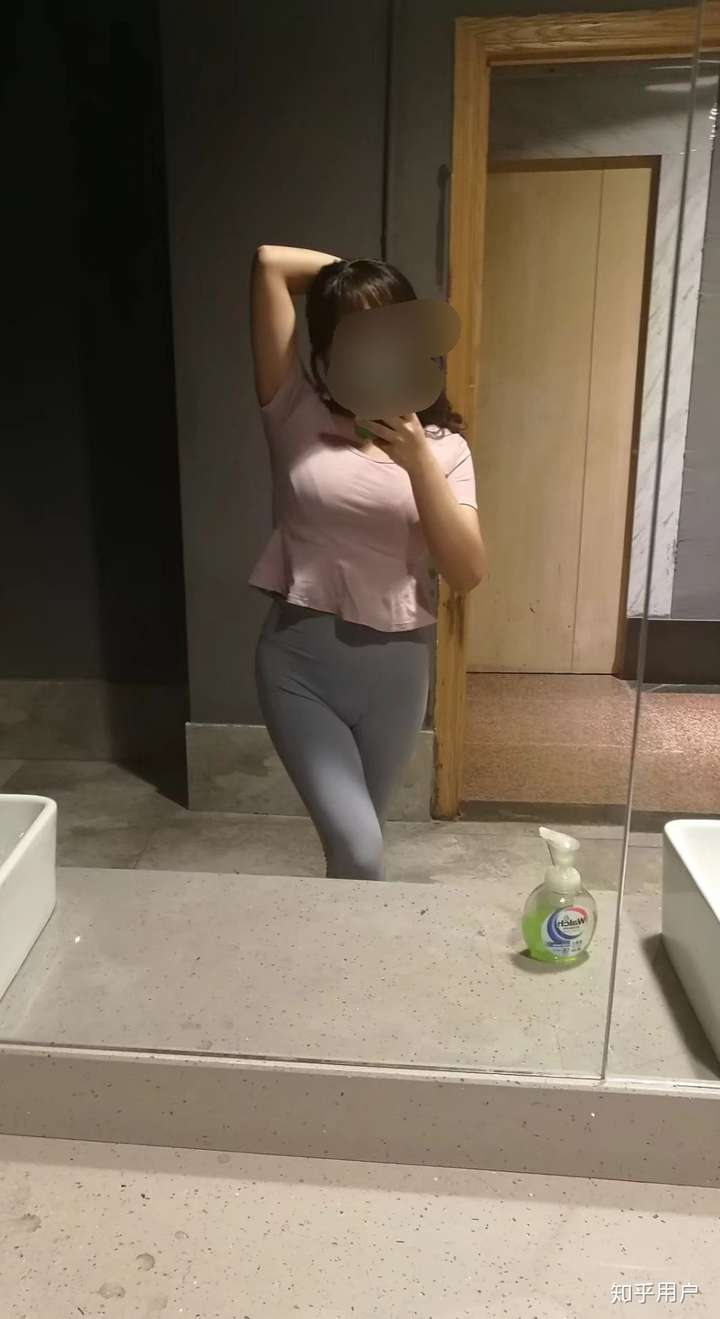 和一个大胸妹子谈恋爱是什么感觉?