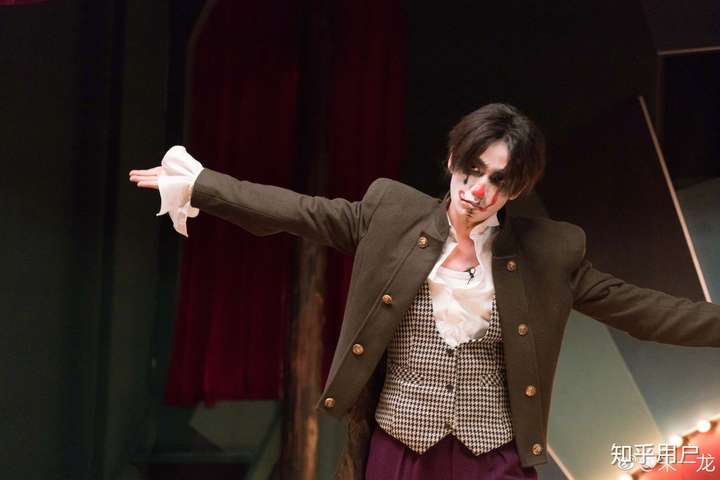 如何评价《幻乐之城》朱一龙"小丑先生"的表演?