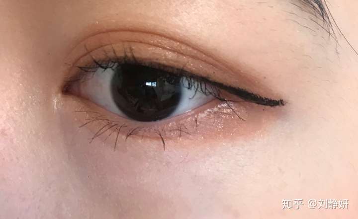 怎样自拍能把眼睛拍的很好看?