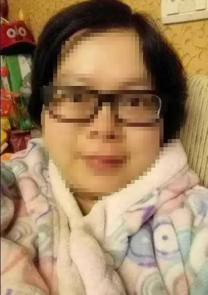 是重庆科技学院的一名教师,夫妻俩每月收入1万元左右,大女儿童童3岁