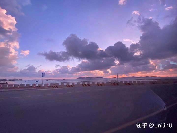 你看，这天，这云，这海湾！美哉！壮哉！我大好河山！