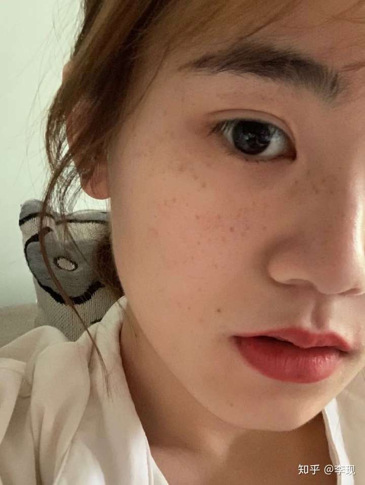 女大学生,混油皮,皮肤发黄,全身都发黄的那种.