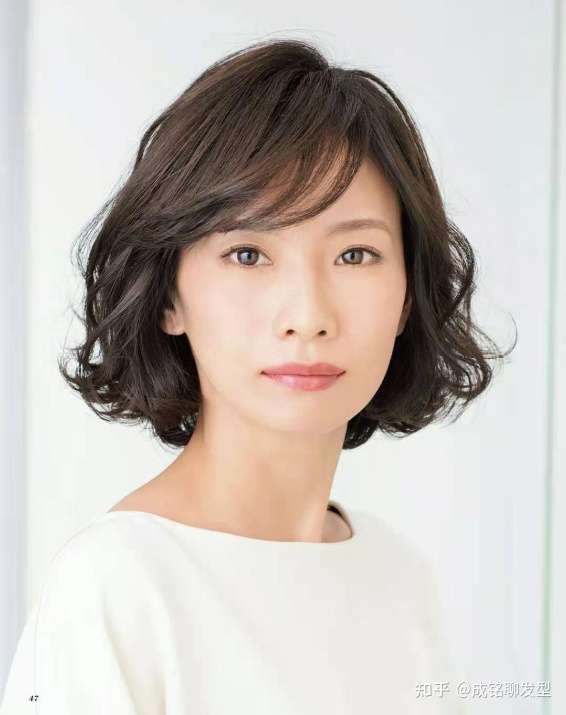 五六十岁的女人别再烫小卷 土气又显老 自然的纹理烫时尚又减龄 知乎 五六十岁的女人别再烫小卷 土气又显老 自然的纹理烫时尚又减龄 知乎