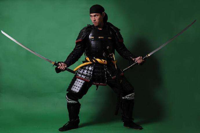 生活就是画画 的想法: #绘画参考# 持刀的动态参考 phelandavion