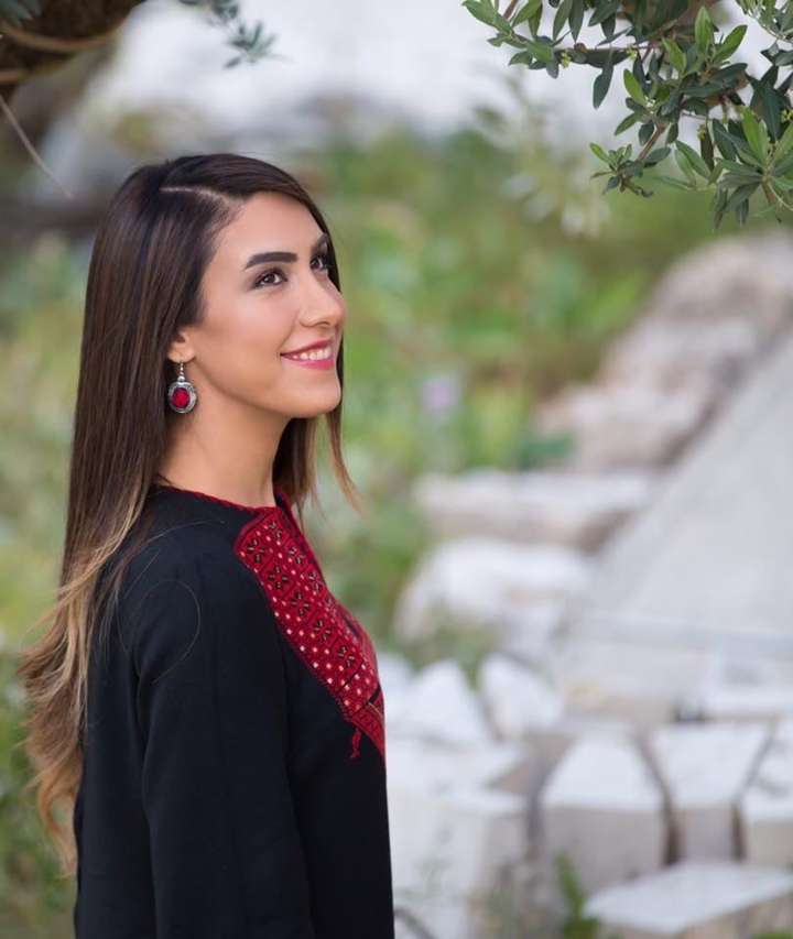 被誉为"巴勒斯坦之花"的巴勒斯坦歌手莉娜·苏蕾比(lina sleibi).