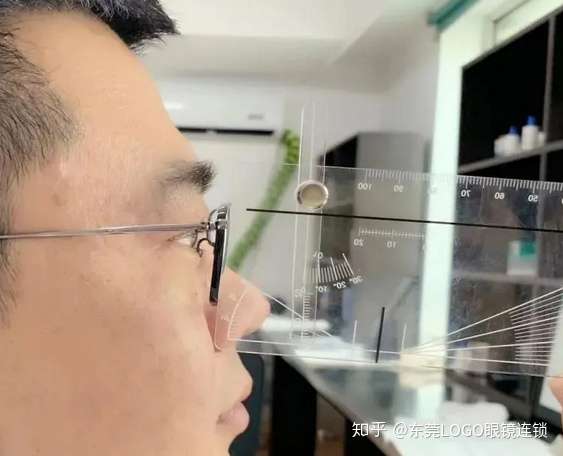 东莞眼镜店眼镜倾斜角度多少正常眼镜倾斜角度大怎么办