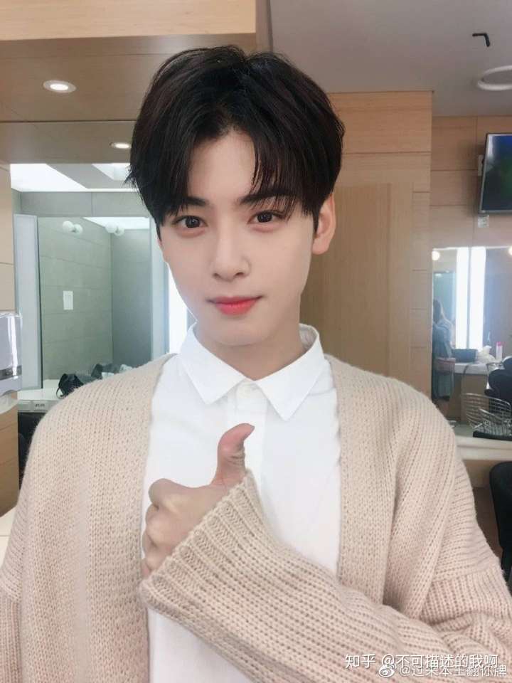 传说中统一饭圈的车银优,五官精致身材修长肤白貌美成绩还好.