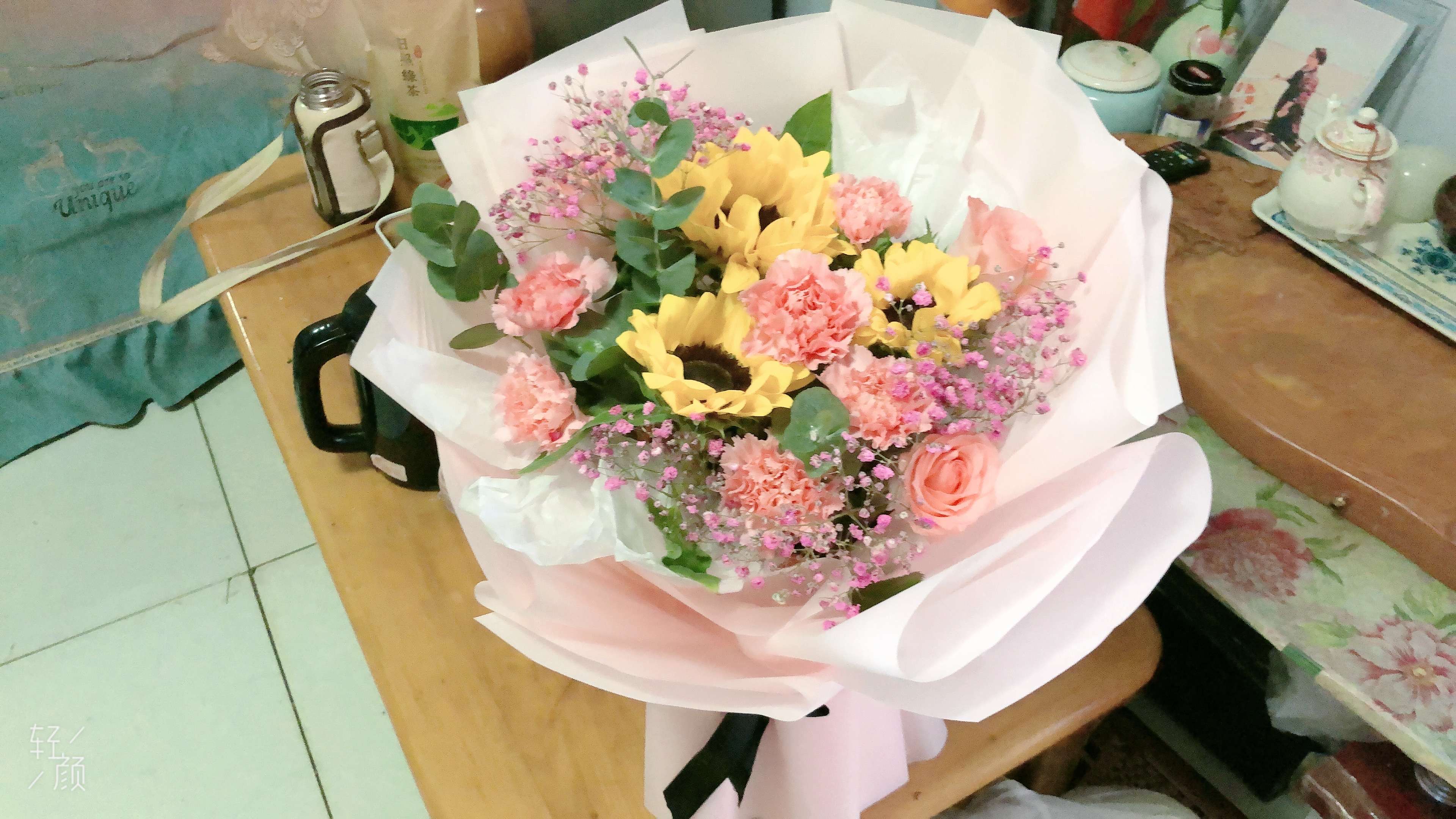 饼干真好吃 的想法: #母亲节的礼物# 这是第一送给妈妈手捧花