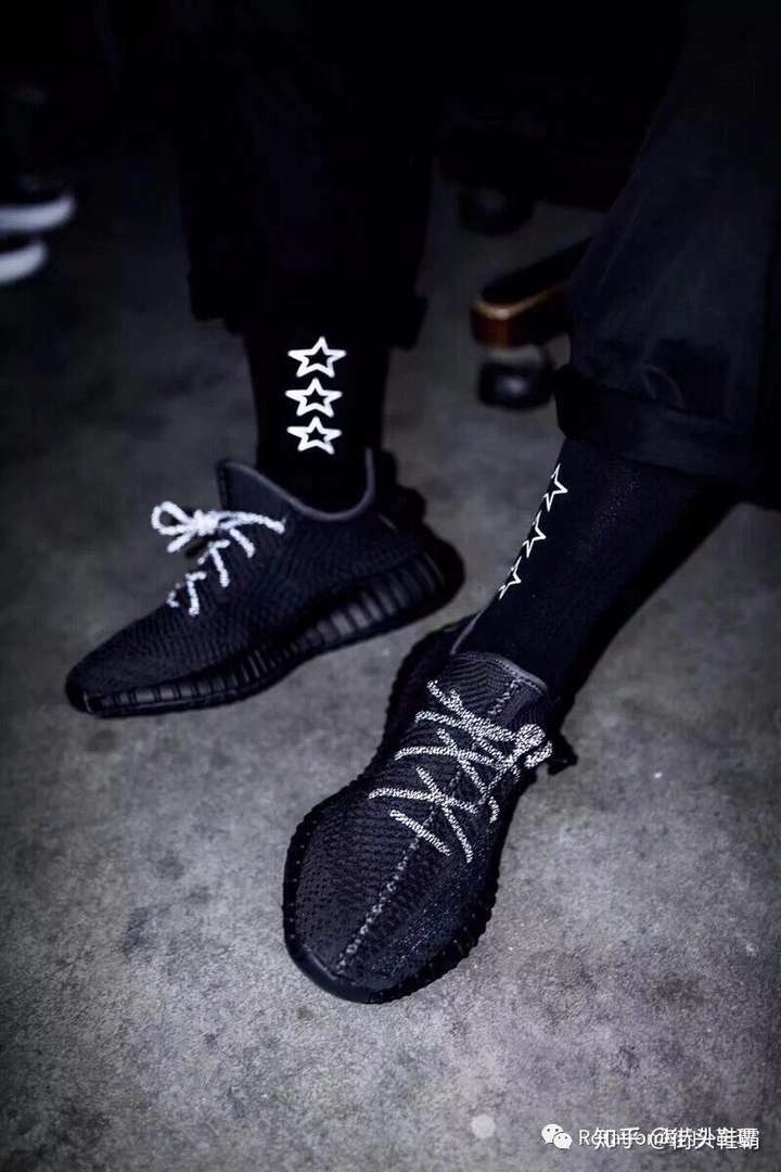 正版满天星跟莆田有什么差别yeezy350v2黑天使