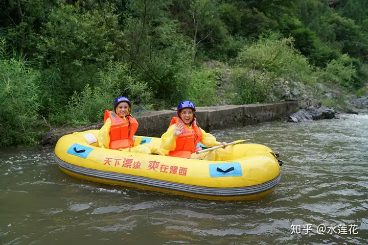 豫西大峡谷全国双胞胎漂流节 百对双胞胎游客眼花缭乱分不清